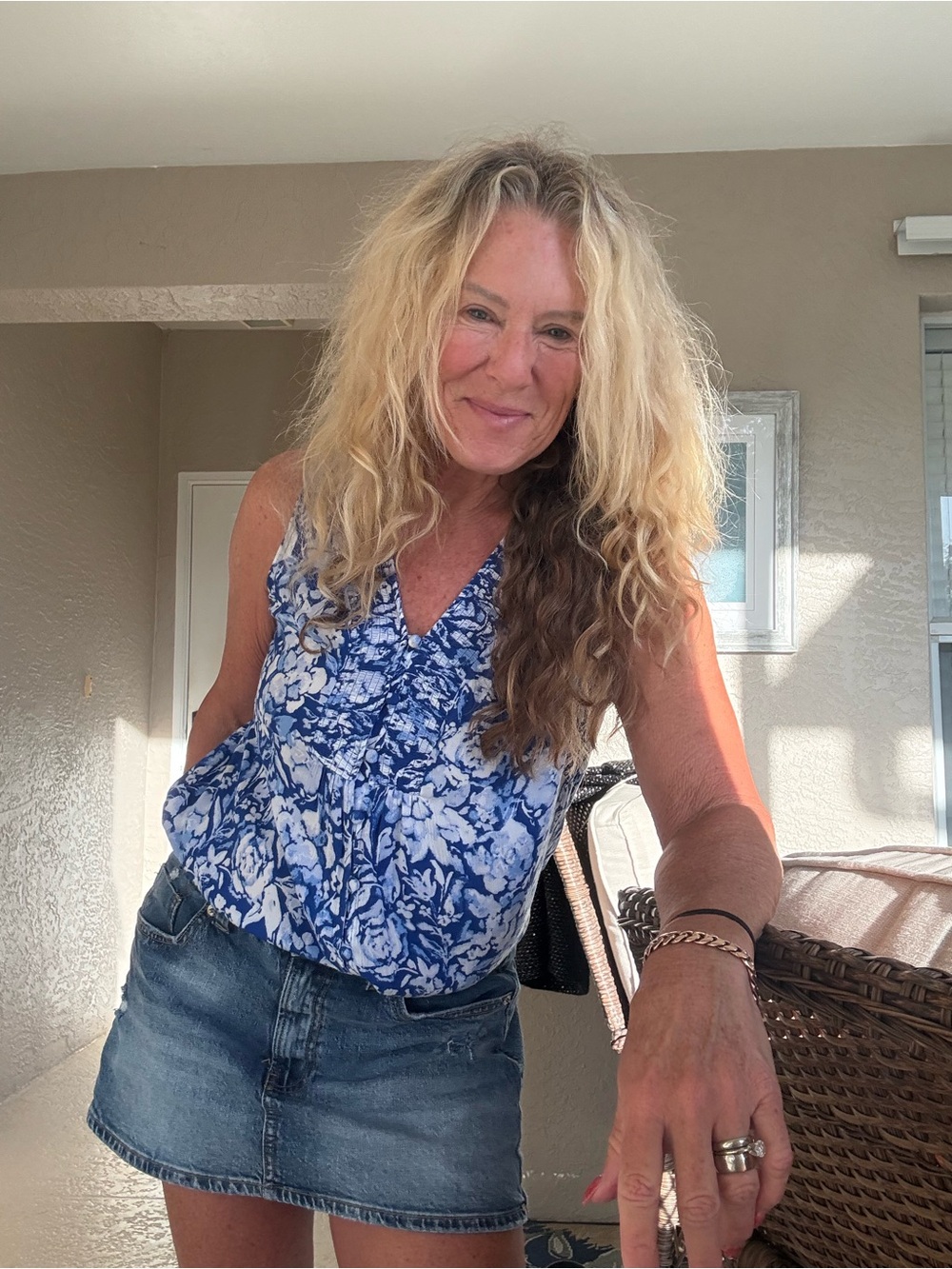 Liz Claiborne Blue and White Floral Ruffled V-Neck Tank